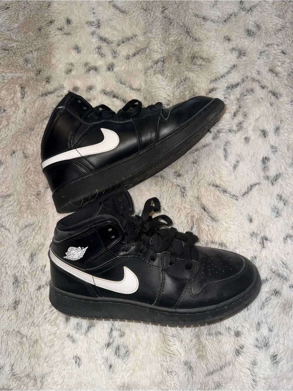 Nike Air Jordan 1 Mid 'Speckle' (Black/White/White) Style Code: 554724-049